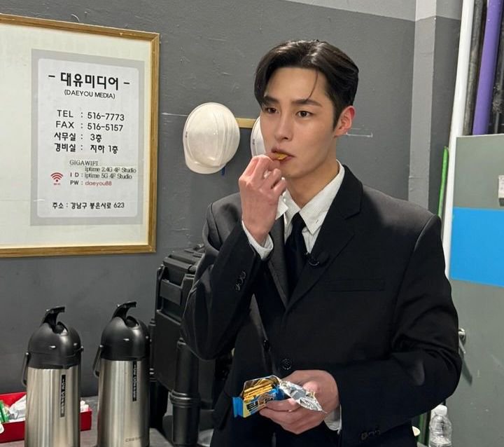JAEWOOKpul's tweet photo. @KIMPULINca Hai! Aku Raka, siap jadi Kimpulers! https://t.co/6n9G4Igdfq