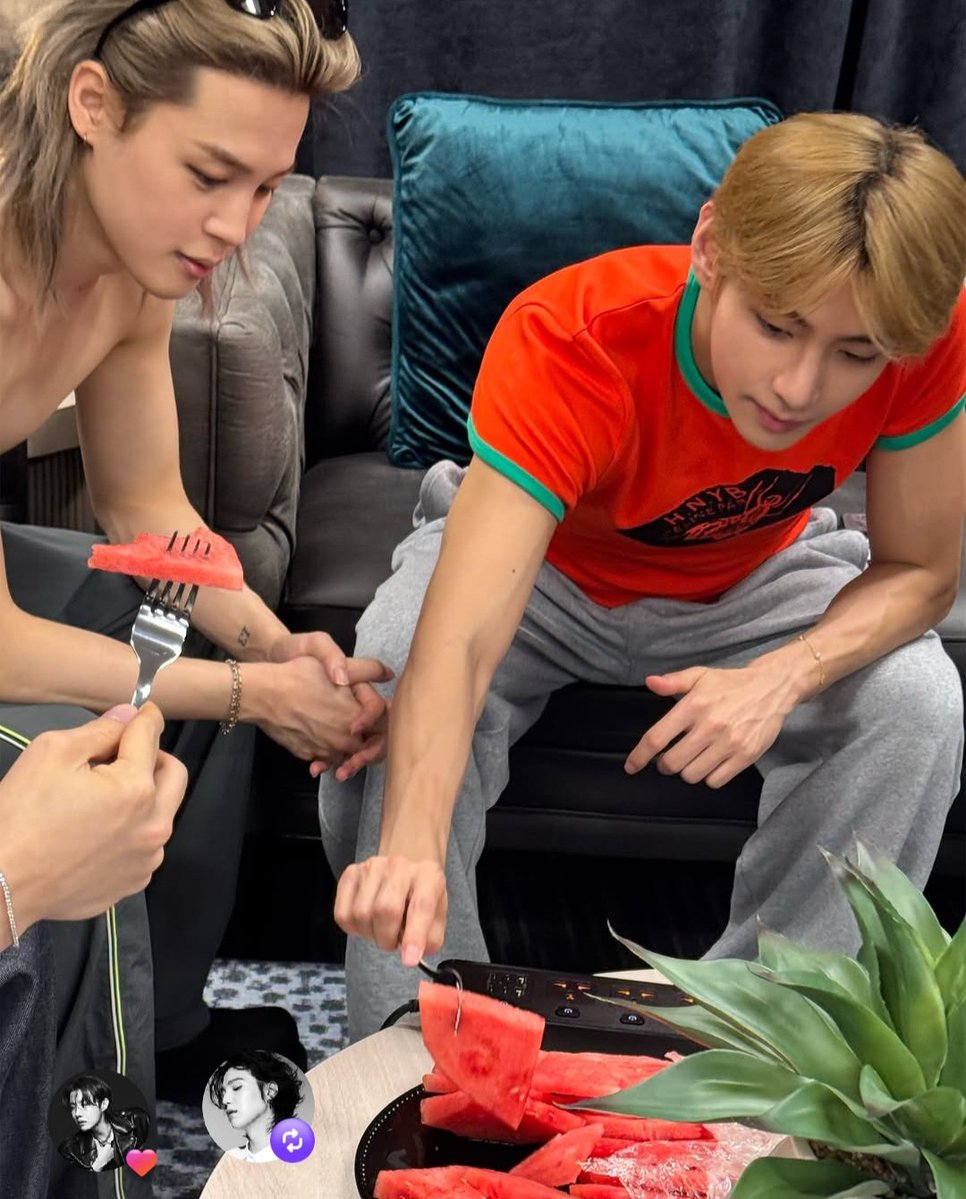 Gurling88's tweet photo. Jimin! 😵‍💫😃🥰😍💜 https://t.co/mzfJXSxBNO