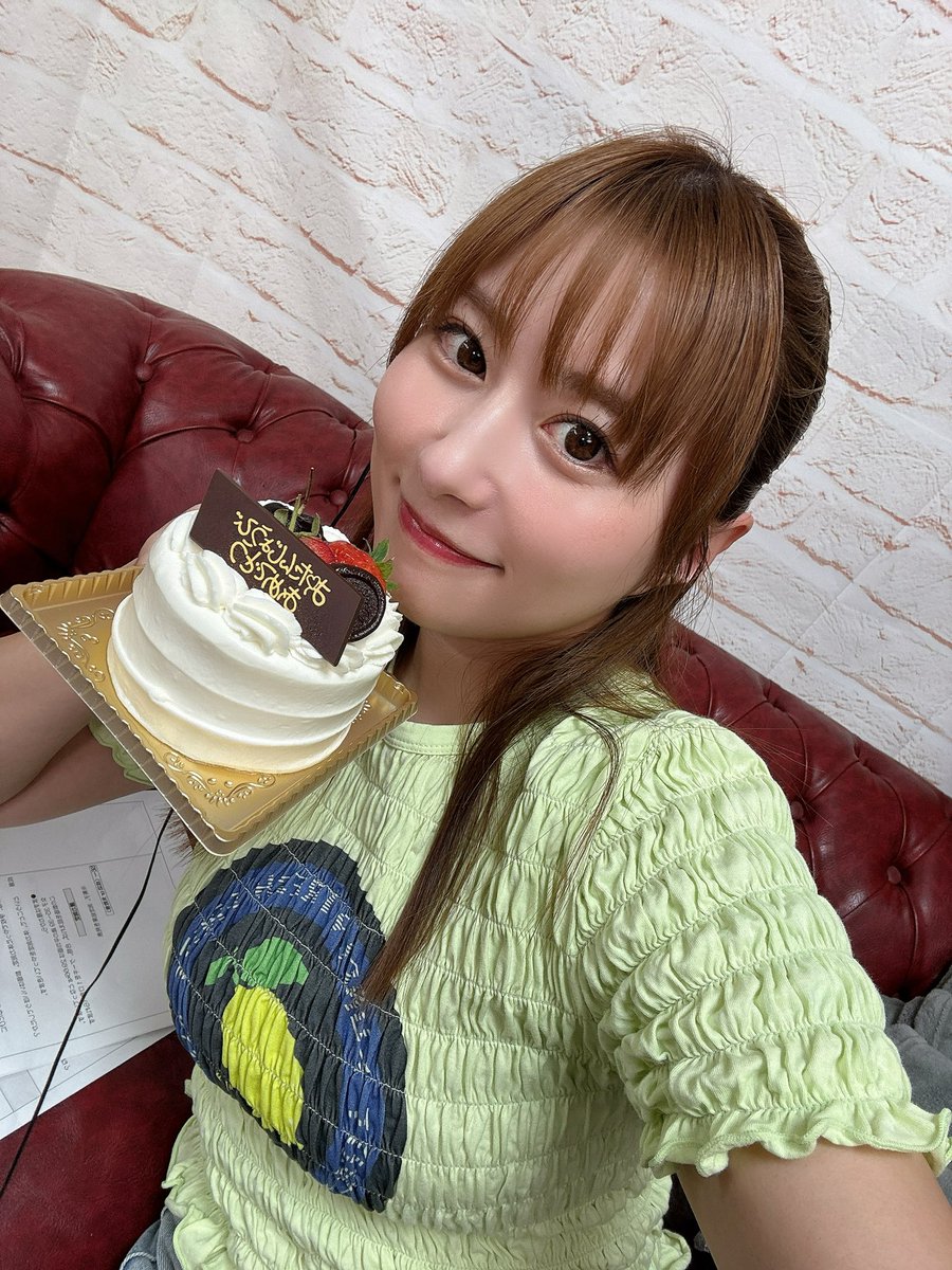 coco3n's tweet photo. 生配信ありがとう！！！！！
さいっっこうだった🎂🍻 https://t.co/urUoI78Pxi
