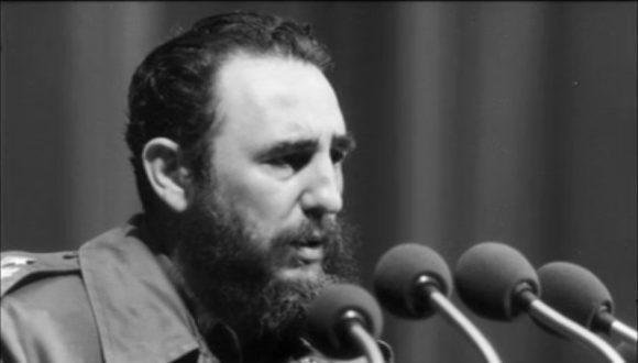 JHGcasanova's tweet photo. Fidel Castro: "Yo no hice revolución para ser ministro, yo no hice revolución para ostentar cargos. (...) Los cargos no me importan". Lo que vale son los principios, es la actitud, es la lealtad. ¡No olvidarlo nunca! #SinPerderUnDía #LatiendoConFidel @AlfreMene37409 @DiazCanelB https://t.co/3MUJtPgaJk