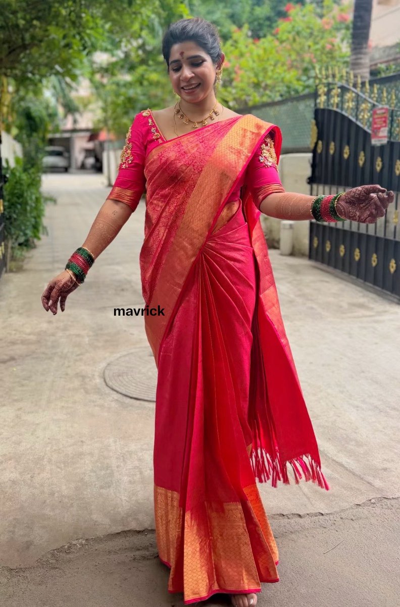 shrutikayadu2's tweet photo. Iva moonjila kaari kaari thuppi alagu pathu asingama punda kiliya othu kilikanum.. lavade munda.. nadu road le ammanama dance aada vitu rasikanum.. kundi kulunga kulunga aaduva avusari thevidiya.. road la kuppura paduka vechi pinnala eri iva sootha othu thallanum.. https://t.co/C8YPueQyHU