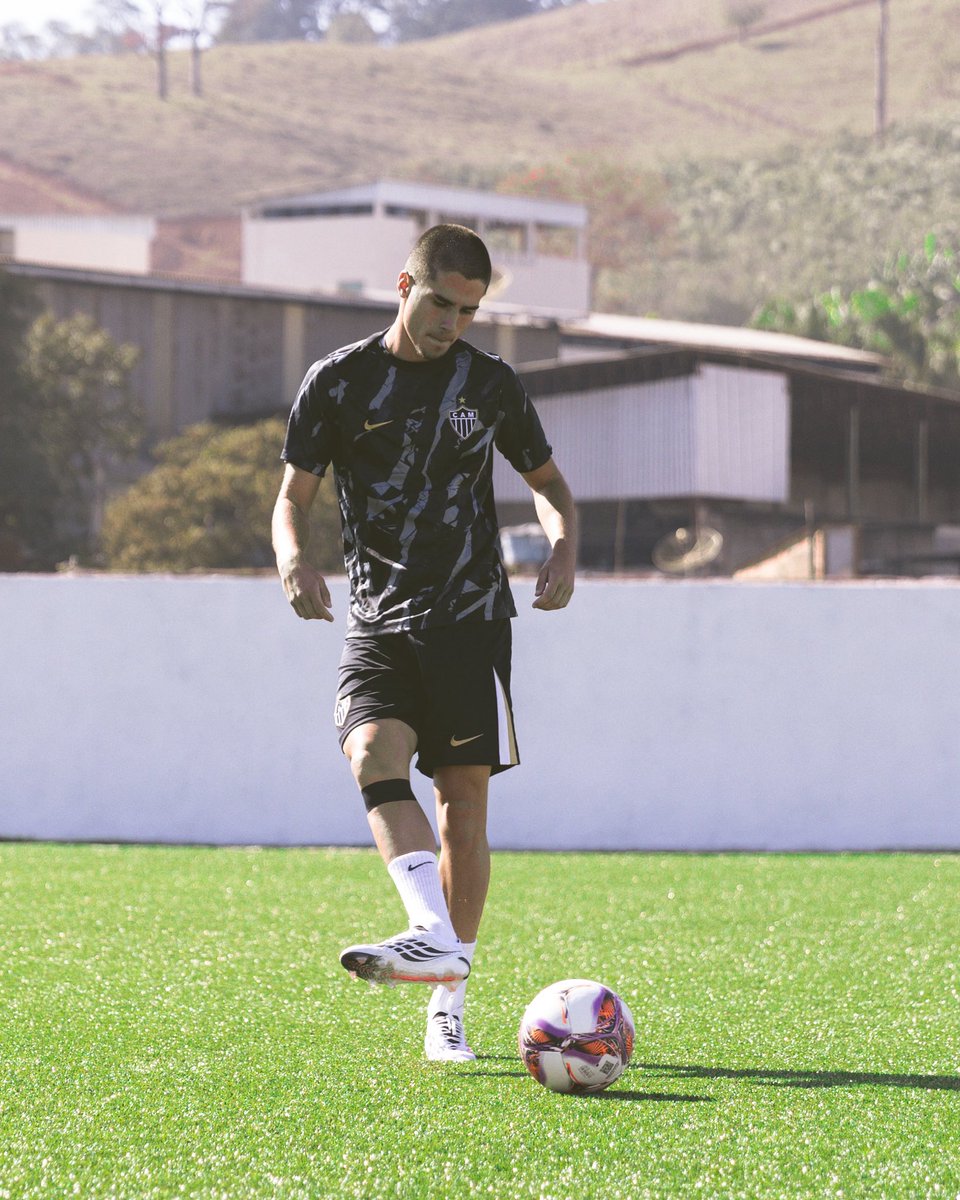 GaloNaBase's tweet photo. Período de aquecimento encerrado. Vamos, meu 𝑮𝑨𝑳𝑶!🐔⚡️🔋

#CriasDoGalo #MineiroSub20 #BOSxCAM https://t.co/EPWxgu3Vpm