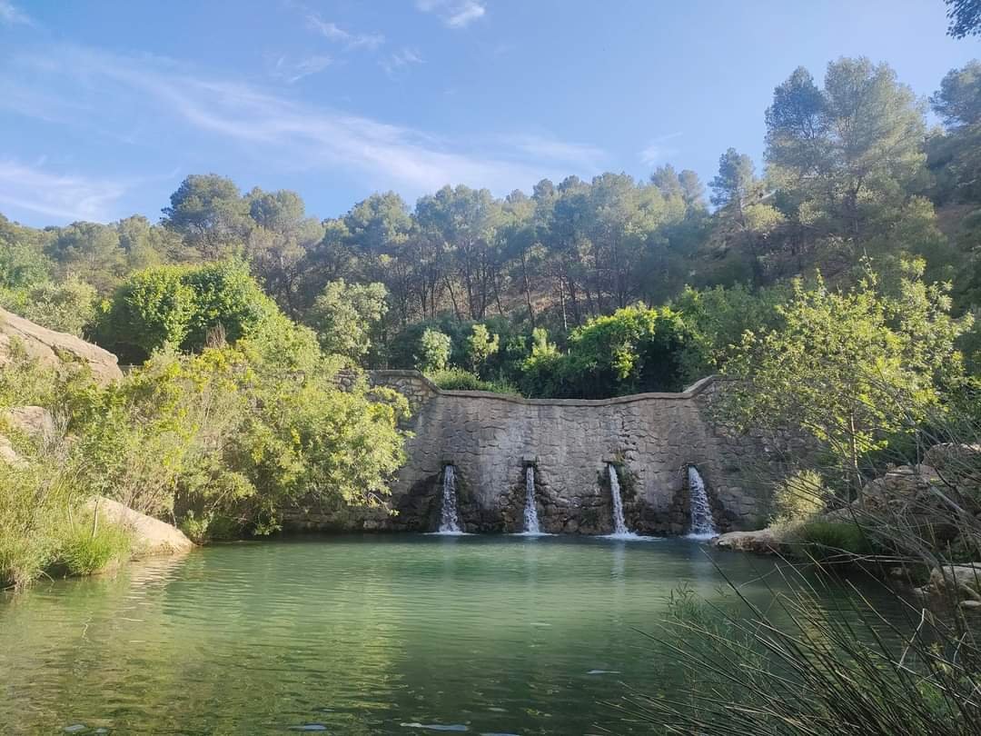 CRuralElSendero's tweet photo. #FelizViernes! Este #finde os espera mucha diversión en #ElBurgo! Además de baños en río Turóno o piscina municipal, rutas de #senderismo o #bicicleta y buena #gastronomia, Velada #Bandolera: https://t.co/MAfNhnwWef https://t.co/a8cUEOidb7