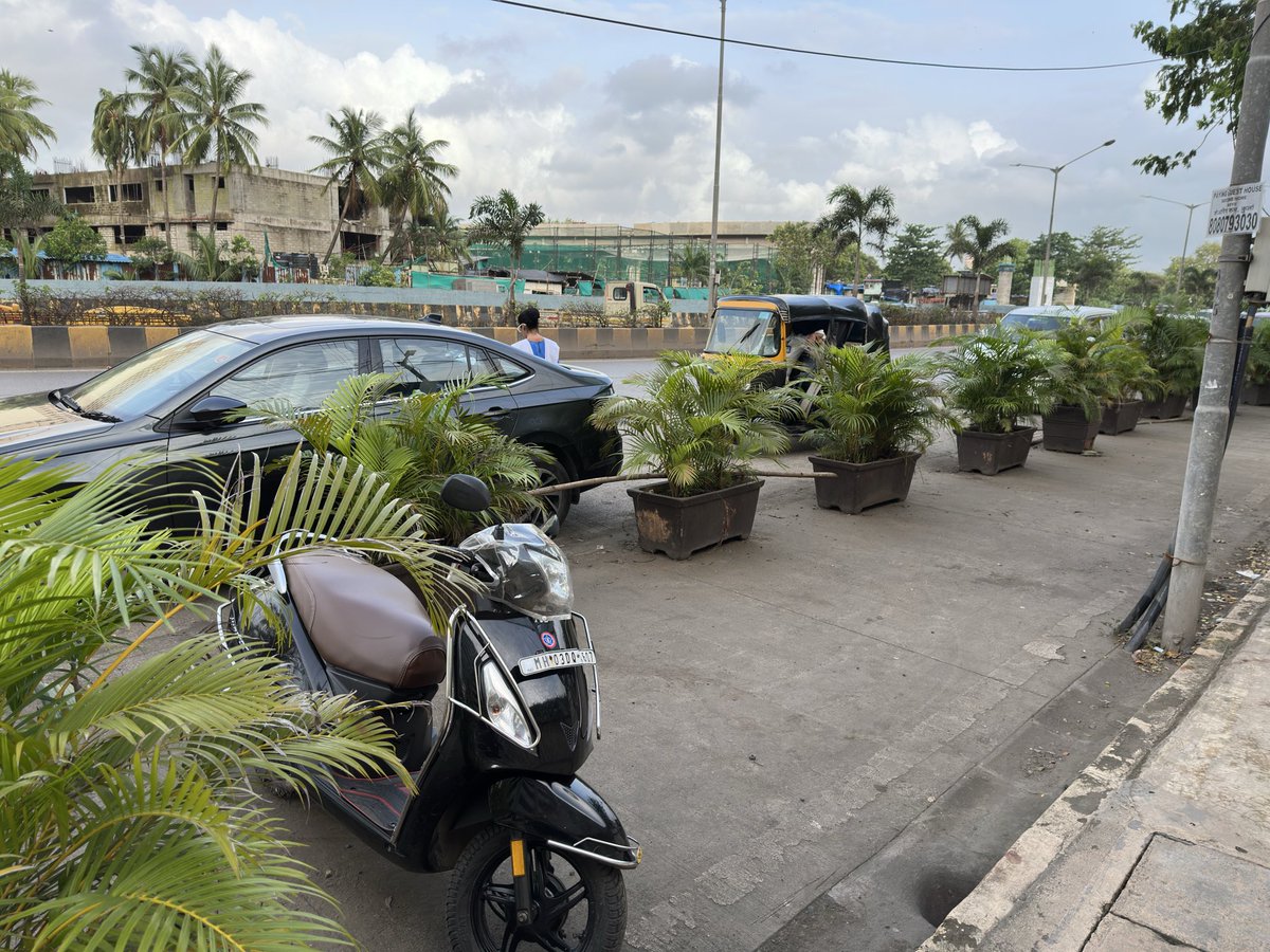 imabhisalvi's tweet photo. Absolute civic disregard opposite Godrej Coliseum in Sion. They have encroached upon &amp; blocked an entire lane of the public road by placing huge plant pods.
Public roads belong to commuters. Urquently calling on @mybmc authorities to take action and clear this illegal obstruction https://t.co/5auBu19rcN
