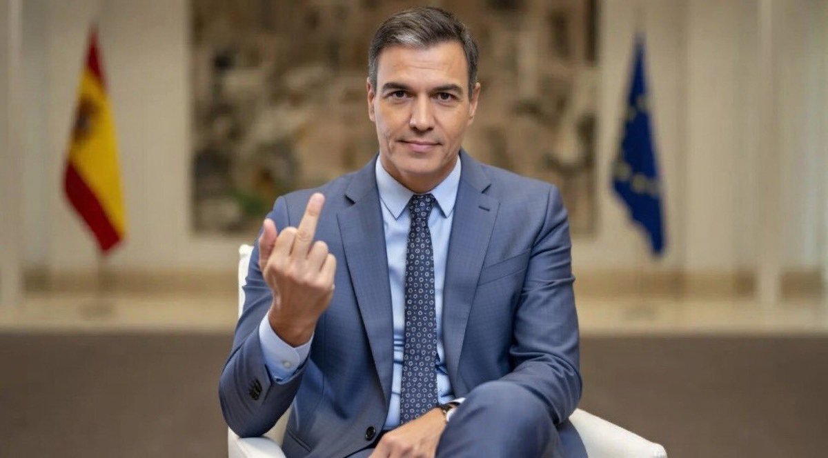 MarioMaManz's tweet photo. @Liberaldig Joderos facha pobres, ahora resulta que uno se pone a escribir en redes quejándose de las vacaciones merecidas del presidente mientras el que escribe se está tocando los cojones. Mira que los fachas sois gilipollas https://t.co/IAEwMrGFl2