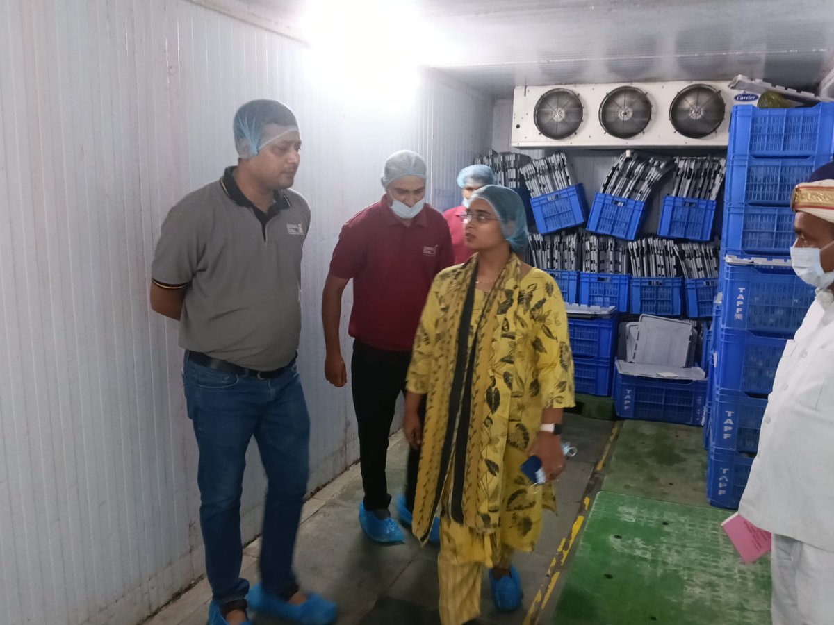 OfficeCdo79039's tweet photo. आज दिनंlक 07.08.2026 को अक्षय पात्र फाउंडेशनए वृन्दावन के केंद्रीकृत रसोईघर का भौतिक निरीक्षण किया गया। निरीक्षण के दौरान रसोईघर में संचालित आधुनिक एवं स्वचालित खाद्य निर्माण प्रणाली का अवलोकन किया तथा भोजन निर्माण एवं वितरण से संबंधित विभिन्न व्यवस्थाओं का निरीक्षण किया। https://t.co/MXg9VDOG7C