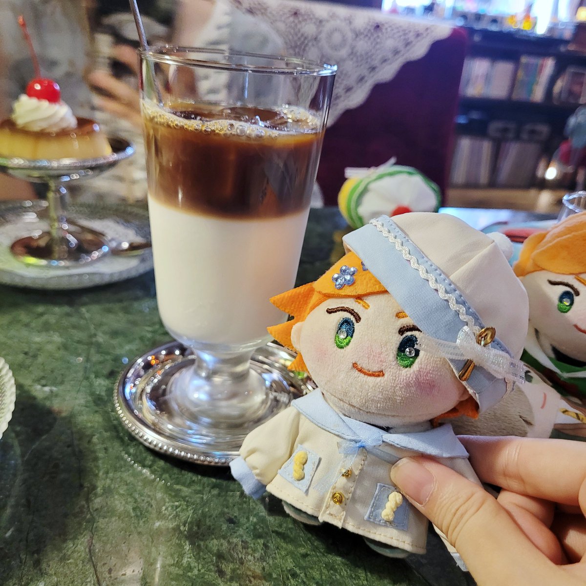 ChiyoLearn's tweet photo. #吃喝萬樂 #阿萬人迷
小朋友穿著我做的娃衣跟自己的飲料分身合照🥺💞
太可愛了吧…… https://t.co/z5qoqQMMH2