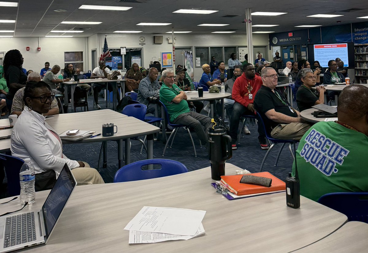 WhiddonRogers's tweet photo. Kicking off the last day of planning week with an #EasingIn session for our new Principal, Ms. Merchant-James! Thank you to Sheneka Blue of @BCPSLeadership for hosting this informative &amp; effective session 💚💙🦅 @browardschools @BCPSCentral @ECharisse25643 @DrNesmith_Dir https://t.co/0nrsU90lxW