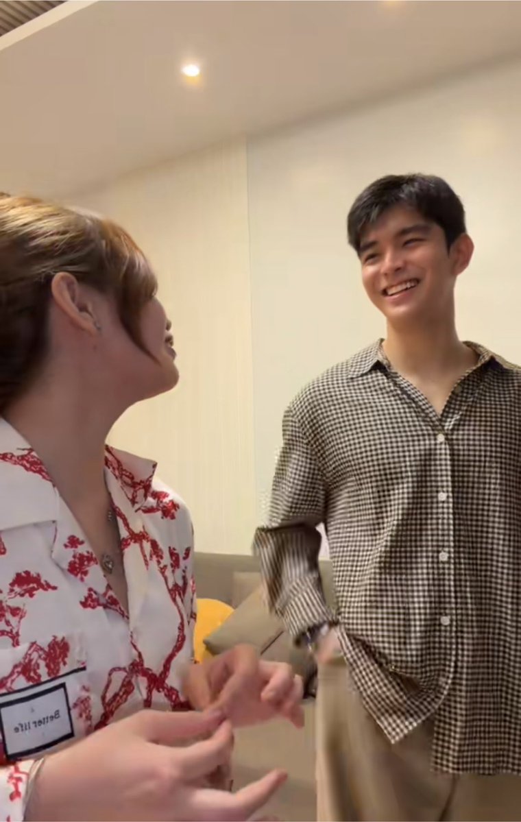 4SHRAVE's tweet photo. NWJAHSHS SOBRANG BABY NG #AshRave ISA’T ISA ?!?!? sobrang cute nila pls 😭 https://t.co/1YKpZbZWxQ