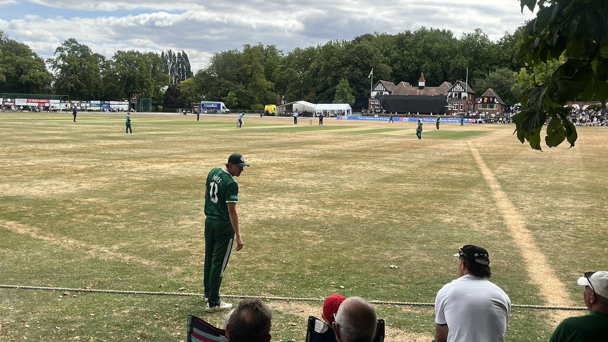 dstevens's tweet photo. First class cricket at Queen’s Park, Chesterfield today.
Stunning setting - Britain 🇬🇧 at its best!
#Cricket
#Outlaws
#OneDayCup
@Chesterfield_CC
@bracecricket https://t.co/dG0seCYkAS