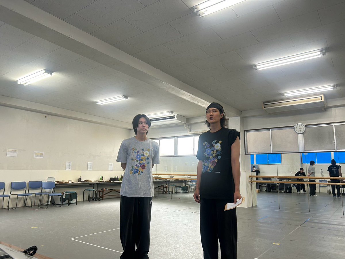 romatan2018's tweet photo. ◤￣￣￣￣￣￣￣￣￣￣￣￣￣￣￣￣￣￣
東堂の隣には、
いつも彼がいます。
＿＿＿＿＿＿＿＿＿＿＿＿＿＿＿＿＿＿◢
#劇団アレン座 #ろまたん2026 

北原進。

東堂と同じ景色を見ながら、

違う答えを持つ男。

探偵ではない彼だからこそ、

見える真実があります。

『エデンの歌姫』では、

東堂（栗田学武）と北原（三浦海里）の関係にも
是非、ご注目ください。

▼チケット
https://t.co/eDpRu9yCyJ

▼公式HP
https://t.co/mp3nbi4Zp3
