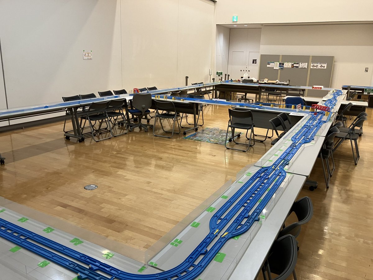 rtsa2026's tweet photo. プラ鉄道信号ゲーム2026夏
いよいよ明日から２日間開催！
レイアウトが出来上がりました！
さいたま市プラザノースにてお待ちしております！ご自身のプラレール車両を持ち込んでお越しください！

お申込みはこちらから👇
https://t.co/C3oVZniHuh https://t.co/g3VQXeqWg9