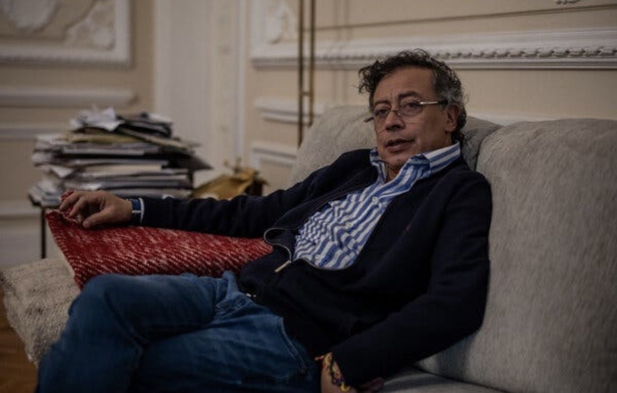 Jhonffonseca's tweet photo. Si tuvieras de frente a @petrogustavo, el peor presidente de la historia de Colombia, ¿qué le gritarías hoy en la cara sin filtro y sin miedo? Di lo que nunca te atreviste a decir. Comenta. https://t.co/tT8M49T16s