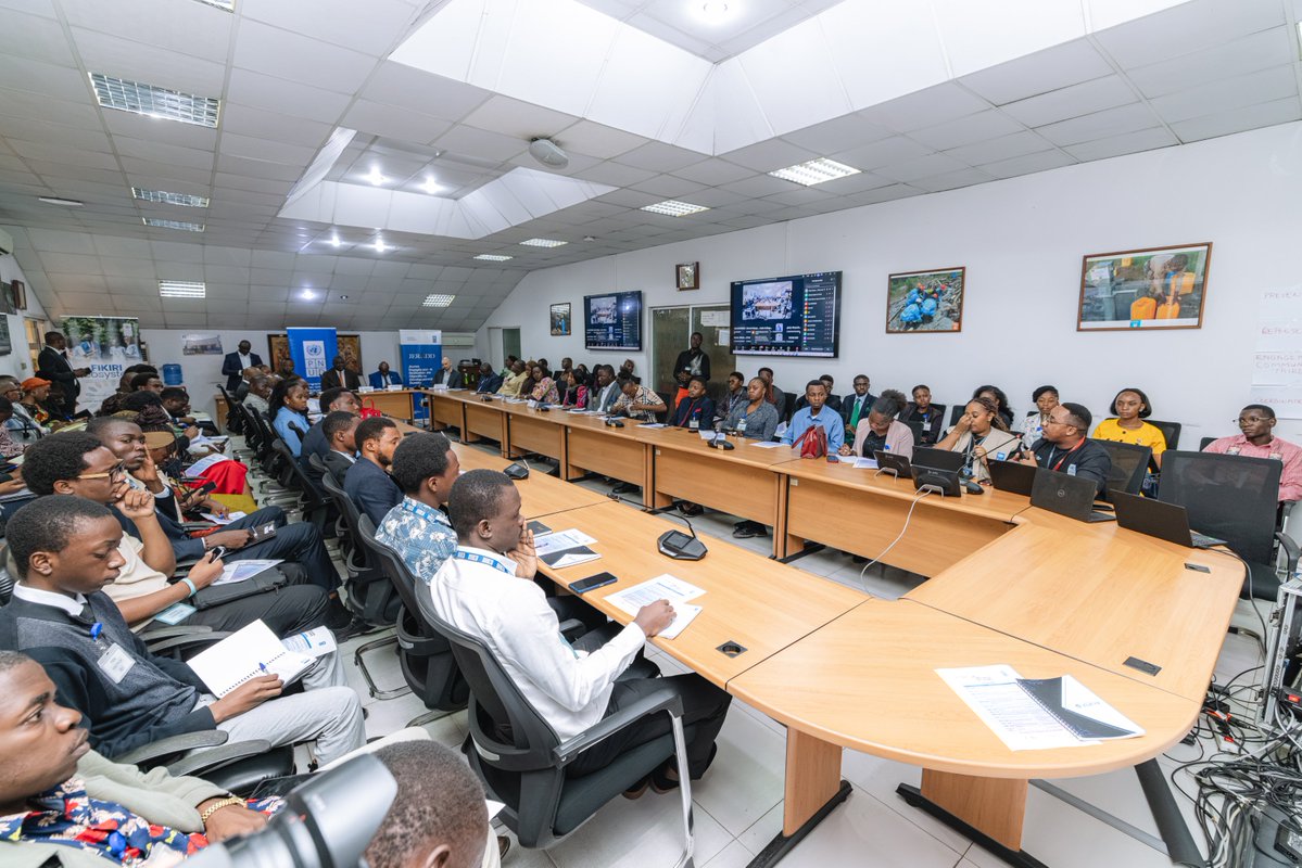 PNUDRDC's tweet photo. 🇨🇩 Le numérique au service du développement durable en RDC

Lancement officiel de la campagne nationale de vulgarisation du Code du numérique et du projet ELIKYA par le Ministre @Kibassa_Maliba  et le Représentant Résident du PNUD @Kamalkamaludee1. Mises en œuvre par le Ministère de l’Économie Numérique, ces deux initiatives bénéficient de l’appui technique et financier du PNUD,  la France 🇫🇷  et le Japon. 🇯🇵 Objectifs visés :

🚀 4 000 jeunes volontaires sont recrutés à travers le pays :
🔹 2 000 pour la vulgarisation du Code du numérique ;
🔹 2 000 pour la collecte de données linguistiques en lingala, afin de contribuer au développement d’une intelligence artificielle adaptée aux réalités congolaises.

📅 Les candidatures sont ouvertes jusqu’au 10 août 2026.

➡️ Postulez dès maintenant :

Campagne de vulgarisation du Code du numérique
• https://t.co/F2sdwx41ut⁠￼
• https://t.co/k94rZ6fXFp⁠￼

Projet ELIKYA – Collecte de données linguistiques
• https://t.co/Xo65JTJ5ar⁠￼
• https://t.co/mxK3Wcgkfm⁠￼
@CnjRDC @Presidence_RDC @Com_mediasRDC @econonumerique 
#PNUDRDC #CodeDuNumerique #ELIKYA #TransformationNumerique #Innovation #IA #Volontariat #Jeunesse #France #Japon #DigitalForDevelopment #LeaveNoOneBehind