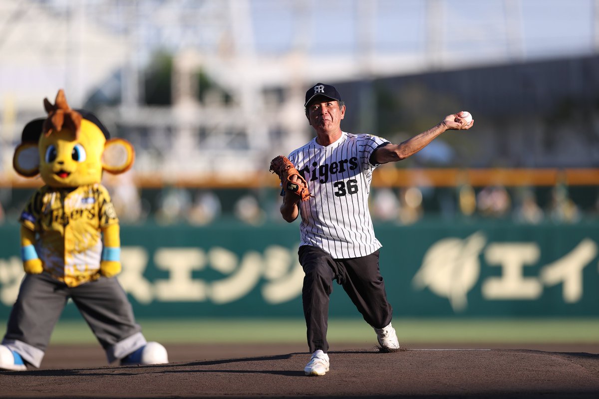Tigers_farm's tweet photo. 9月1日(火)に阪神甲子園球場で開催するファーム・リーグ公式戦 対日本ハム戦(18:00試合開始・16:30開門予定)のスペシャルゲストとして北海道日本ハムファイターズ ファームマスコット「C・B(愛称カビー)」の来場が決定！タイガースからは「コラッキー」「キー太」の弟コンビも参戦します！
さらに、ファーストピッチセレモニーでは阪神タイガースOBの「田村勤」さんに投球を行っていただきます！球場外周のミズノスクエアでは、TigersGirls&タイガースアカデミーダンススクール生によるパフォーマンスも行います！
ぜひ、年に1度の阪神甲子園球場でのファーム・リーグ公式戦にご来場ください！
#阪神タイガース
#阪神甲子園球場
#カビー
#田村勤 さん