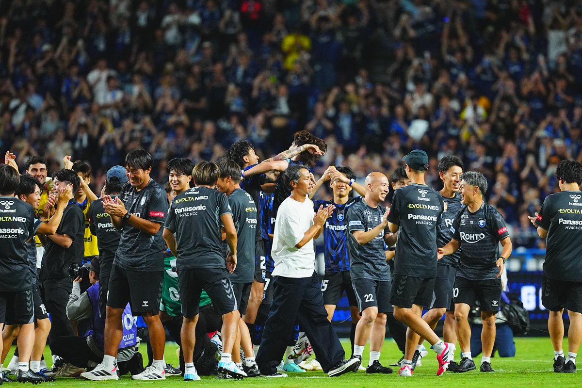 zonewebofficial's tweet photo. 🔵⚫️G大阪・明神智和新監督の初勝利✊

遠藤保仁コーチと話しながら🗣️
就任初戦、白星発信です！

【📸：荒川祐史】 https://t.co/HUkUN2KJLd