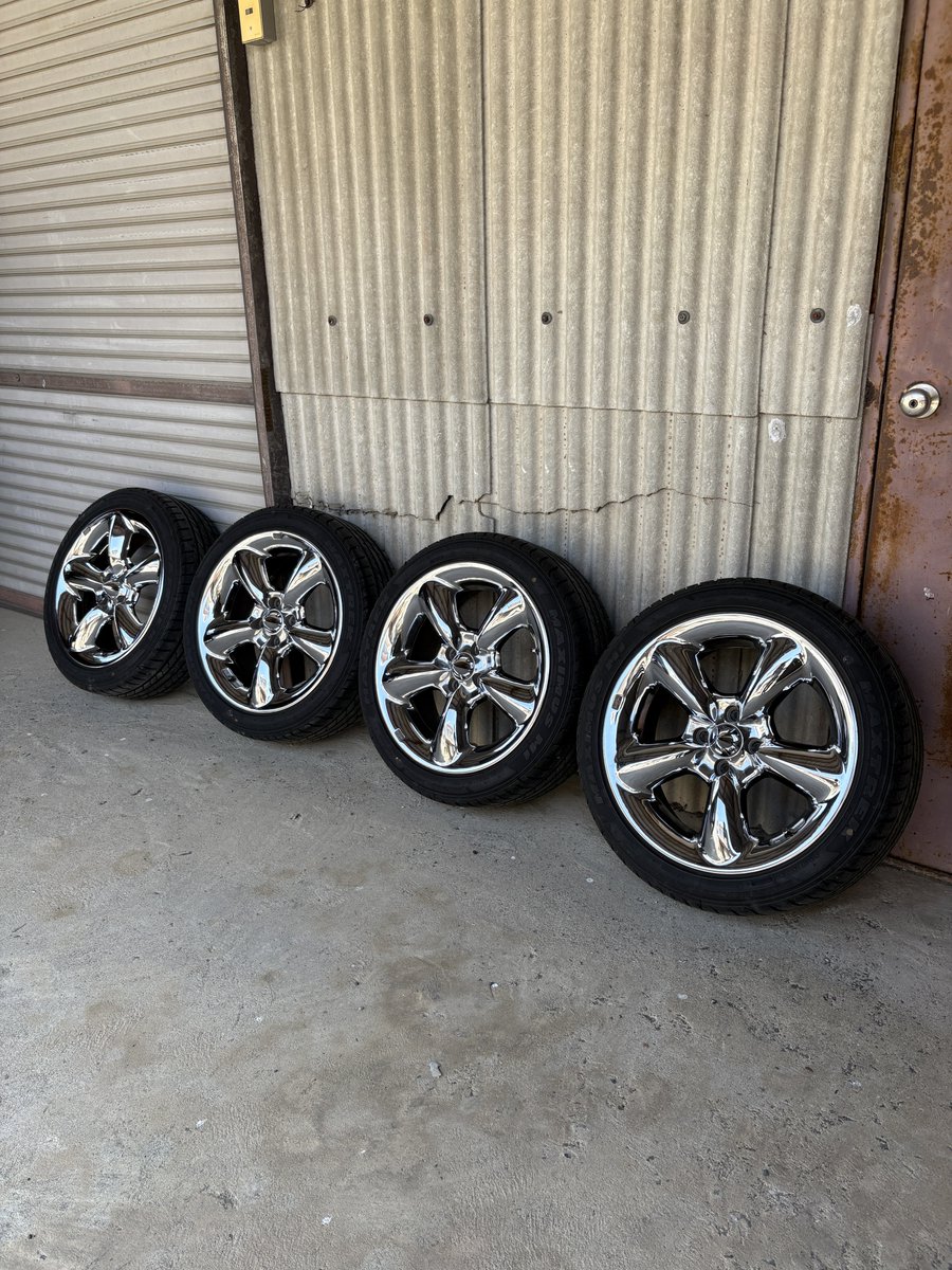 ebitensushi77's tweet photo. ホイール売ります

work グッカーズ
17インチ 7j+35 4H100 ハブ系約60
205/45R17 ほぼ新品付き
バランス取り直し推奨

センターキャップ１つに傷凹み有り
一本の裏リムメッキ浮き有り(3枚目)
ガリ傷有り
メッキ一部にくすみあり

5万5千円　直接取引

兵庫県から https://t.co/4dqFaljqAQ