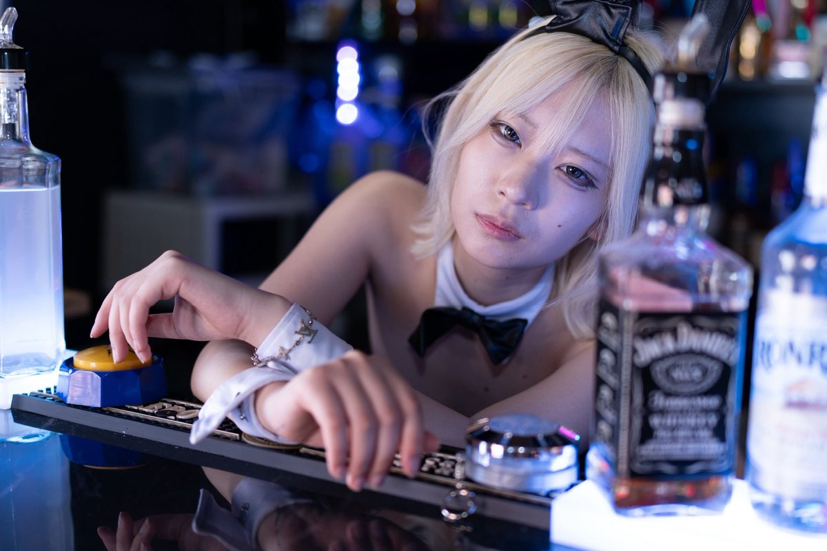 black_pepper's tweet photo. カウンター

model:一宮ゆん(@ichimiya_yun)
Loc：CAFE＆BAR　AXIS

SONY α7RV
SONY FE 35mm F1.4 GM https://t.co/U6o2QftMS8