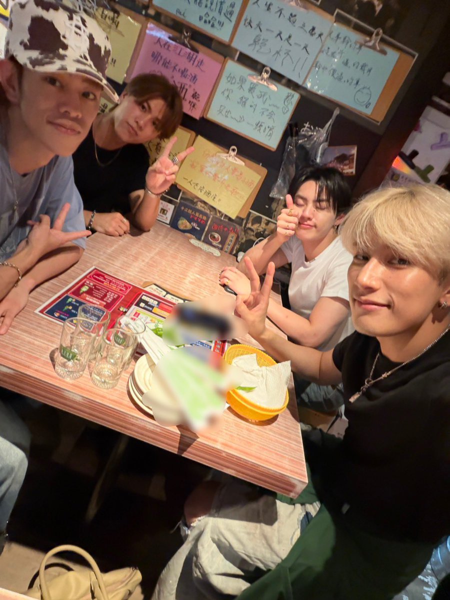tjbb_'s tweet photo. 台北着きました🔥🔥
飛行機40〜50分も早く着いたらしいです✈️
TEAM JETZもたくさんいて嬉しかった😊

https://t.co/68YINyh7ZT

#AERON 
#TJBB #THEJETBOYBANGERZ https://t.co/AFCdsLKPQh