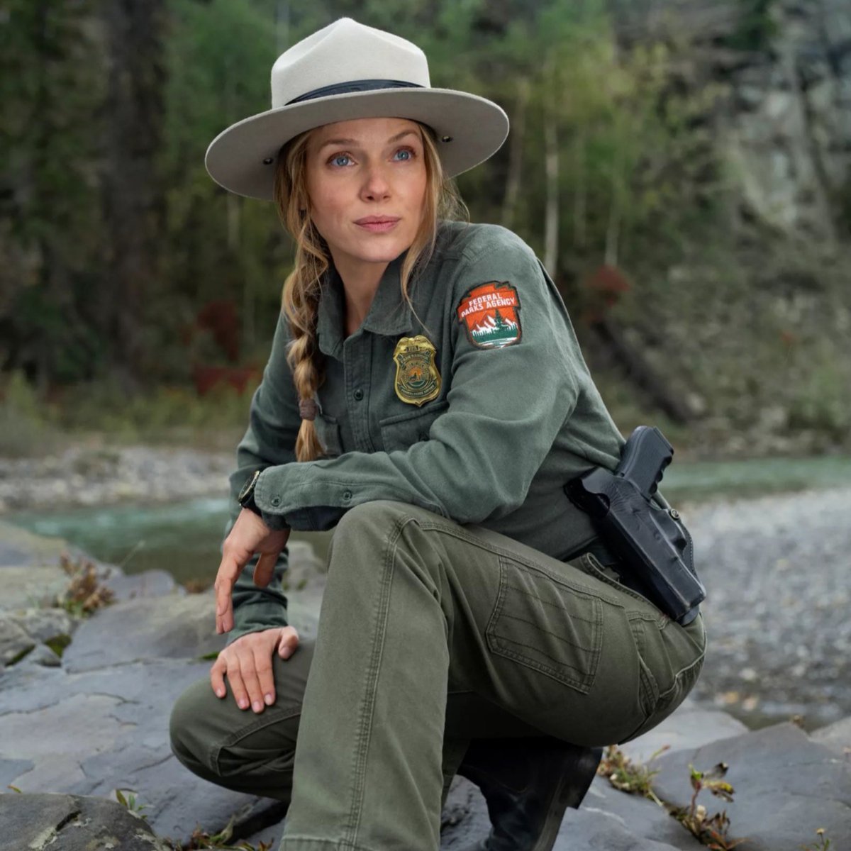 trasseworld's tweet photo. 🌲🏕🌳 #AnnaPigeon 
El estreno más esperado llegó 🥳👏🏻 https://t.co/BRhKttDuCV