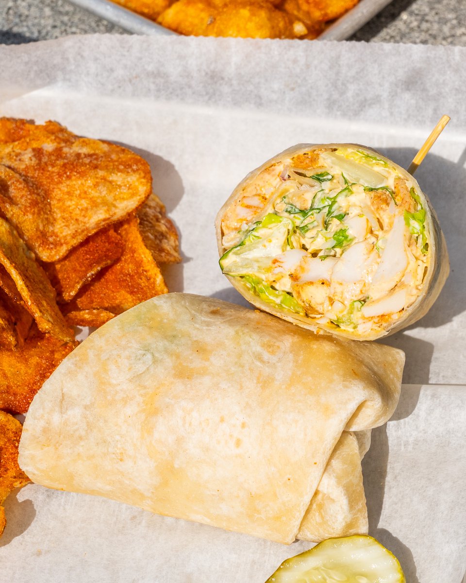 CTValleyBrewing's tweet photo. Happy Friday! 🍻 Kick off the weekend with the perfect combo: a crisp Country Roads golden lager, our specialty loaded tots, and a Caesar salad wrap.

Today's Events:
🌟Tarot Card Class 6:30pm https://t.co/Yr6yNKSVi9