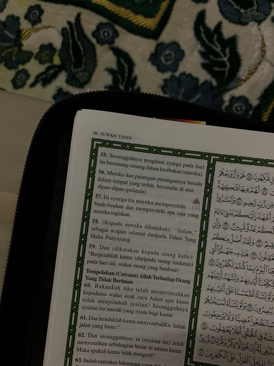 putriibalqiss's tweet photo. Maaf kerana tiada di sisi untuk menemani hari sakitmu,
Jarak bukan tanda hati telah lupa, tetapi ada pengorbanan yang tidak mampu dizahirkan di hadapan insan yang kita cinta.
Andai tangan ini tidak mampu menggenggam eratmu, biarlah doa menjadi pelukan yang sentiasa mengiringimu https://t.co/HhUudWk0KW