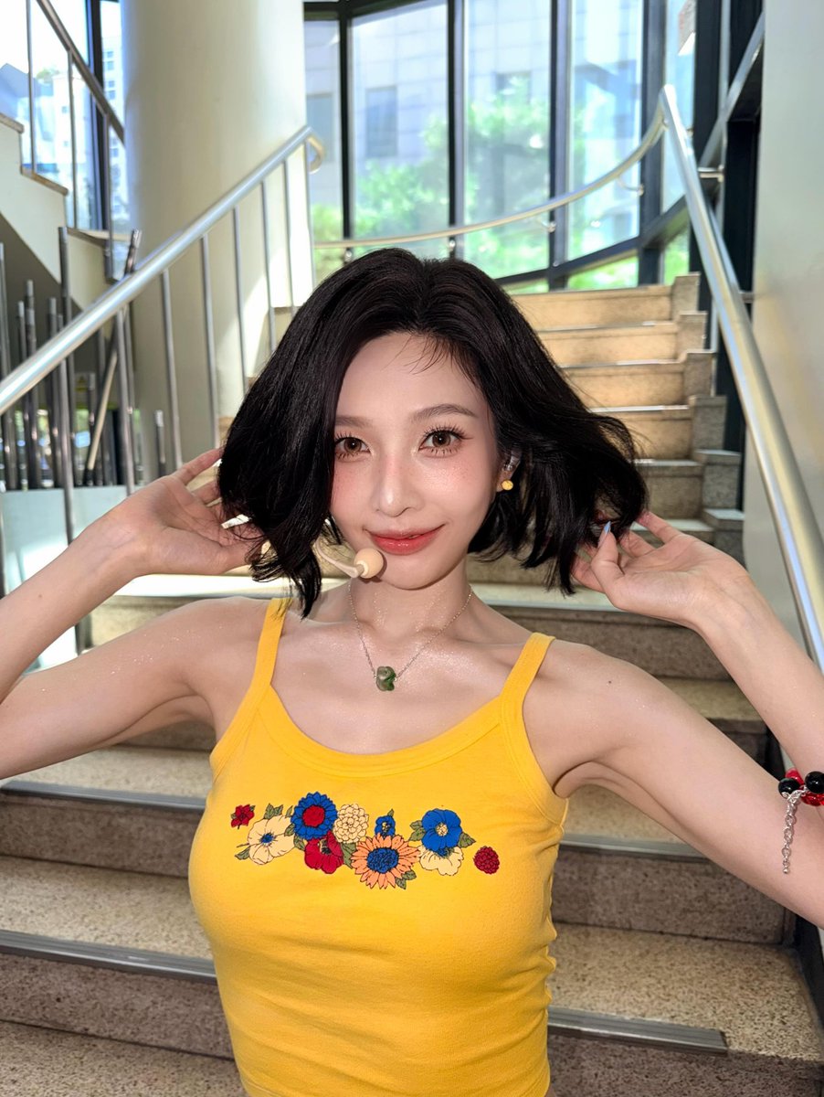 joynamitee's tweet photo. chick joy for today’s music bank 🐥 https://t.co/k42TttVQCt