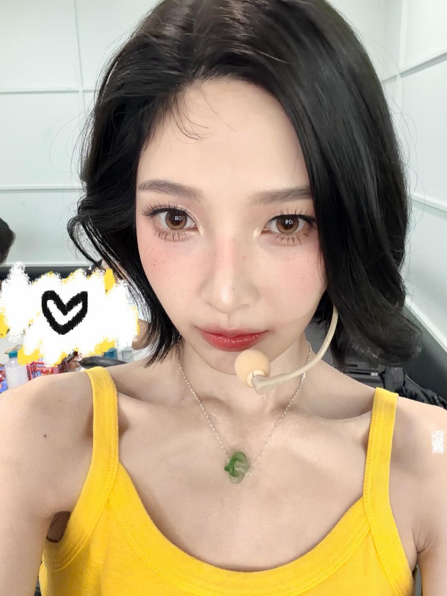 joynamitee's tweet photo. chick joy for today’s music bank 🐥 https://t.co/k42TttVQCt