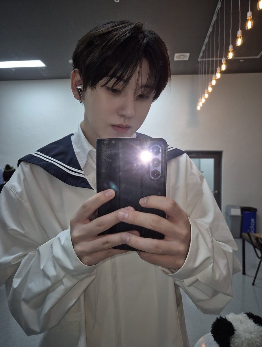 hxa1e's tweet photo. 뭐랄까 살짝 홀린 것 같달까? https://t.co/Au0AhcqB4M