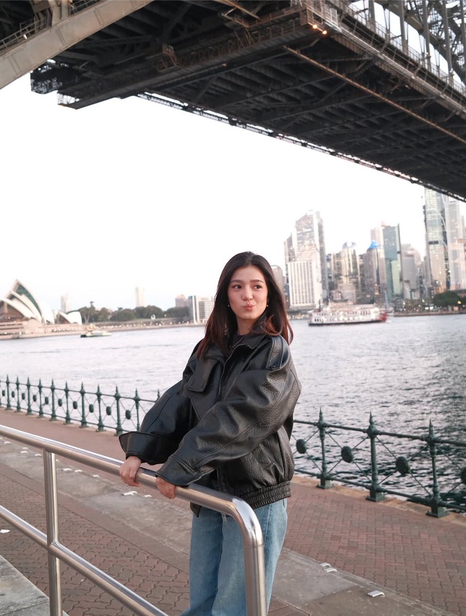 jisooperwoman's tweet photo. kaya pala sobrang girlfriend coded ng mga pics ni madame.. i wonder who took these photos that day 🙊 https://t.co/cPBc9LeGrP