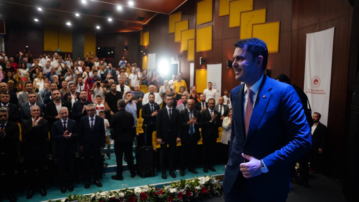 murat_kurum's tweet photo. Bugün Hatay’ımızda Hataylı kardeşlerimizle çifte mutluluk yaşadık. ✨

Ev Sahibi Türkiye Projemiz kapsamında 8️⃣.5️⃣0️⃣0️⃣ hak sahibi kardeşimizin yer belirleme kuralarını çektik. Ekim ayında anahtarlarını teslim edeceğiz.

Her detayını nakış gibi işlediğimiz, şehrimize değer katacak Arasta Ticaret Merkezimizin anahtarlarını da esnaf kardeşlerimize teslim ettik.

Yeni yuvalarımız, yeni iş yerlerimiz hemşehrilerimize hayırlı uğurlu olsun.

📍"Ev Sahibi Türkiye" 500 Bin Sosyal Konut Projesi Hatay Konut Belirleme Kurası ve Antakya Arasta Çarşısı Anahtar Teslim Töreni