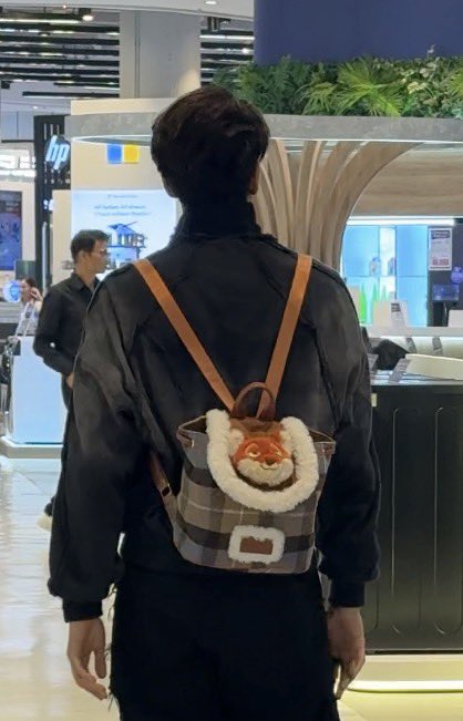Pynporpigaaa's tweet photo. กาเป๋าฮีน่ารักอะ555555555 https://t.co/lBAKkHPded