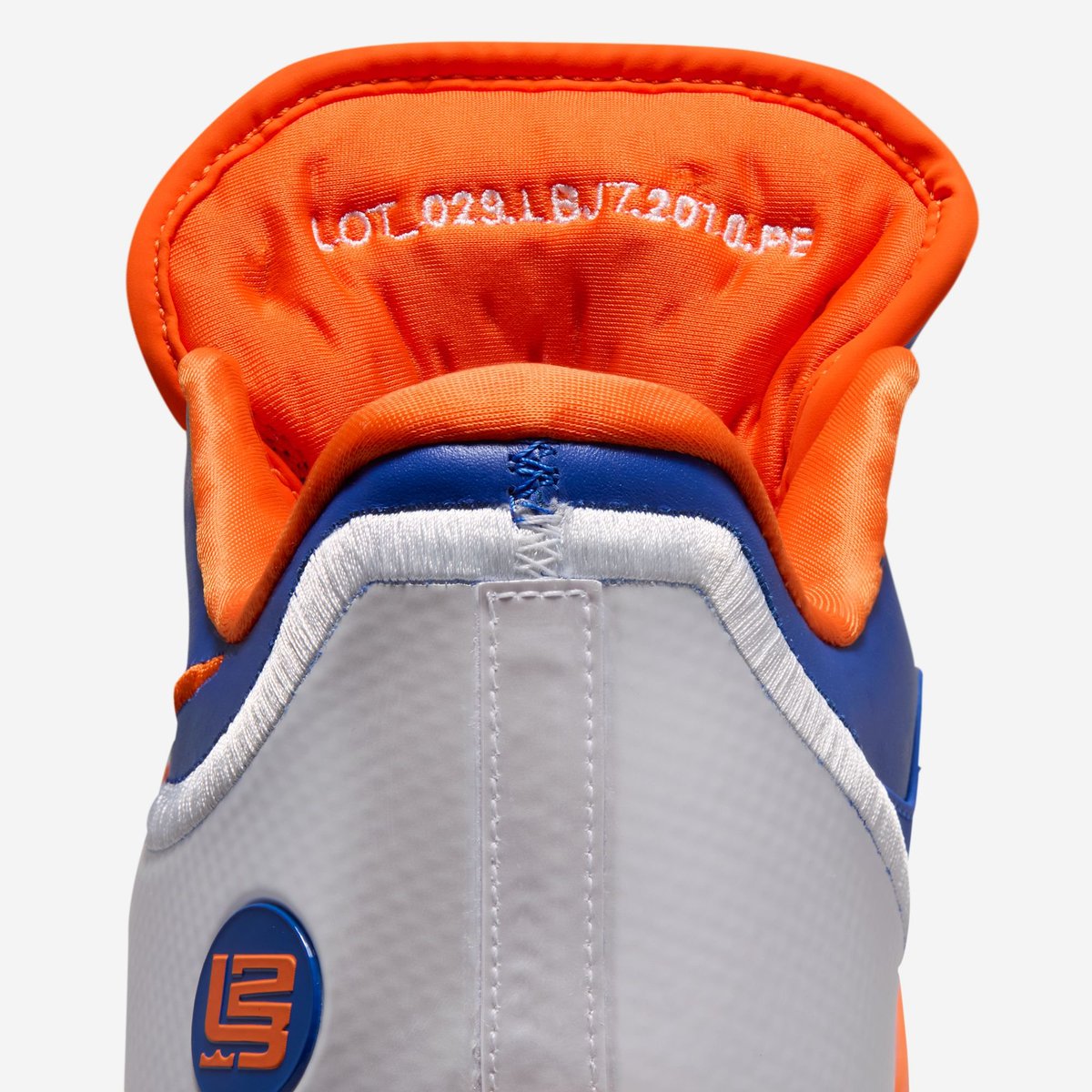 nicekicks's tweet photo. Nike LeBron 23 "Hardwood Classics" is releasing at 10am ET 🏀

📲 https://t.co/ou9w49kE0C https://t.co/atJMLqhlAi