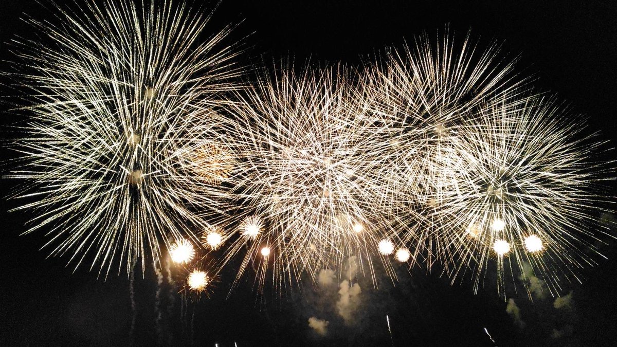 sarasa624's tweet photo. 花火大会きた🎇 https://t.co/nmVh1H117N