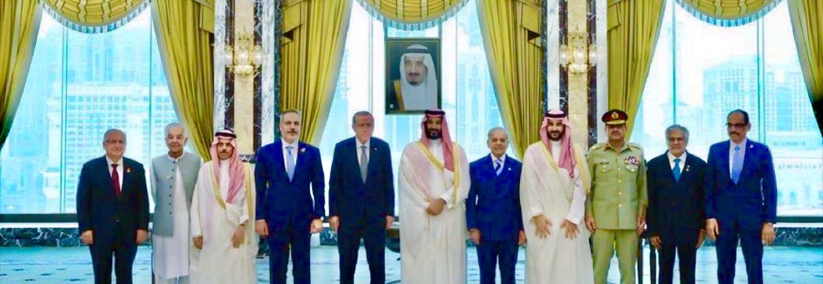 AliAbusaq's tweet photo. ذا والله الحلف المجمّل وذا الحلف
اللي تصان ابْه العروبه والإسلام 
يطعن نحر ماهوب طعّان من خلف
شبحه سما ودروب ممشاه قدام

#اتفاقيه_مكه_للدفاع_المشترك https://t.co/gZ1NUua8Si