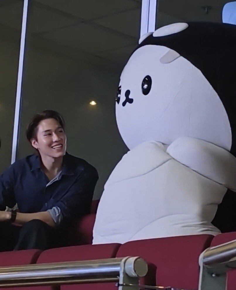 Tearremq_'s tweet photo. นานิเหมือนไถข้างเพิ่มเลยอะ แต่เซ็ตผม ใส่ต่างหุ เชิ้ตพับแขน ป้าเดรสสส😭 https://t.co/3viLB05BQQ