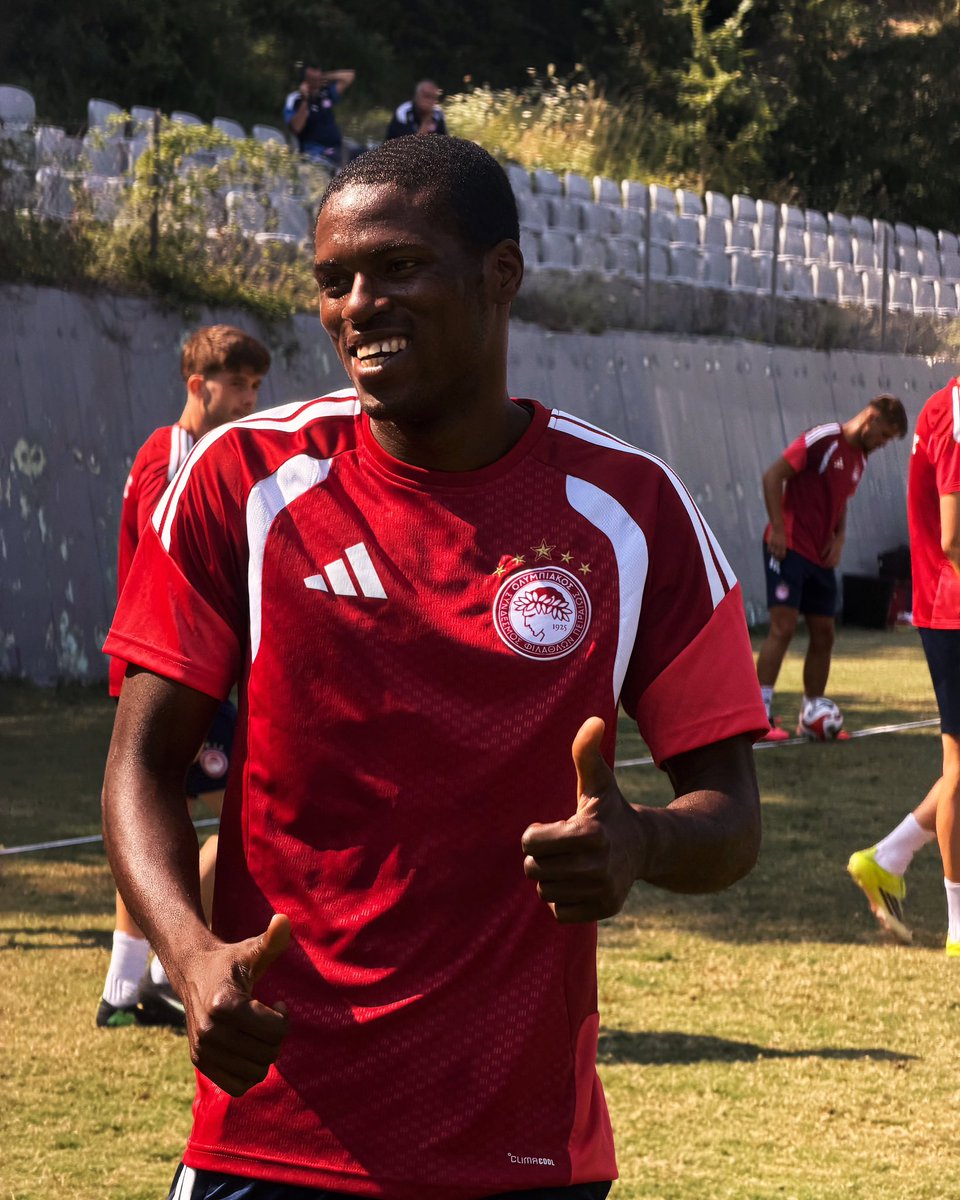 olyfcacademy's tweet photo. 𝗙𝘂𝗲𝗹𝗶𝗻𝗴 𝘂𝗽 𝗳𝗼𝗿 𝘁𝗵𝗲 𝘀𝗲𝗮𝘀𝗼𝗻 𝗮𝗵𝗲𝗮𝗱 🔴⚪️🔋
#Olympiacos #OlympiacosU23 #PreSeason2026 #SLGR2 https://t.co/yED3oDwnLh