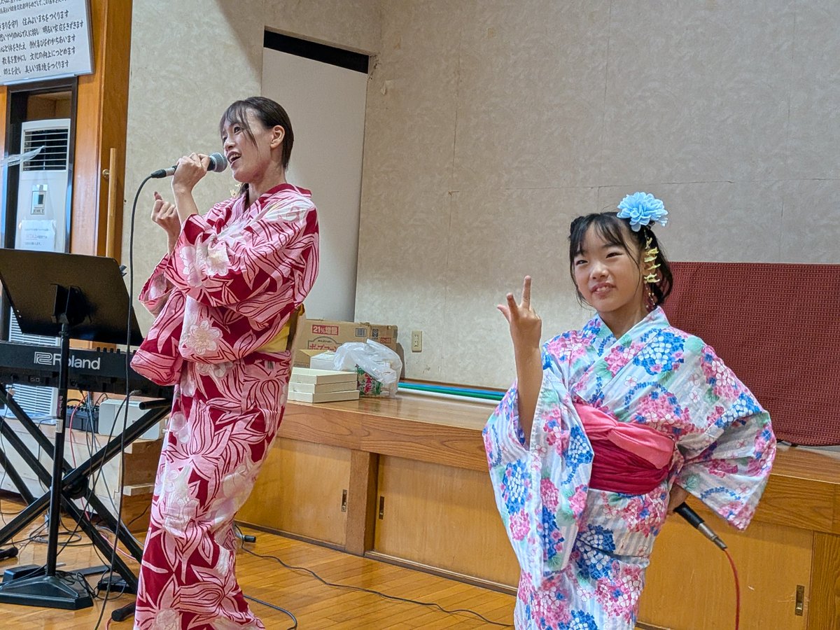 htv1985's tweet photo. 8.1方丈地区納涼祭
 #親子ユニットcharm チャーム
高井智加さん 陽菜ちゃん
カバー曲 青い珊瑚礁🎵
陽菜ちゃん穏やかに余裕あるパフォーマンスですね 素敵☺️ https://t.co/tQ66RN50Ln