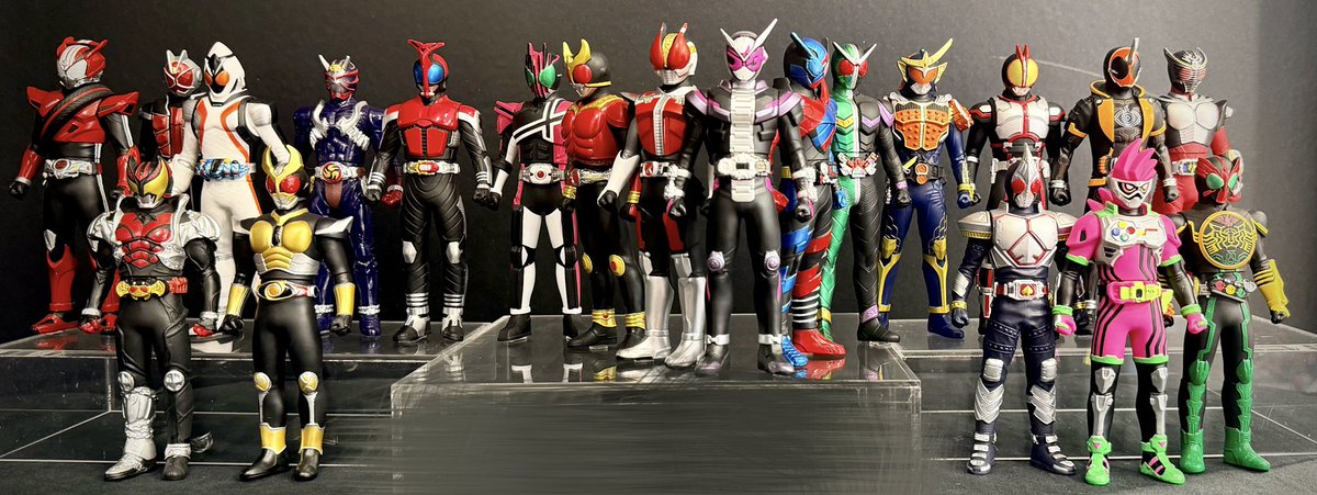 KamenRiderStore's tweet photo. 【#仮面ライダーストア東京店 新商品情報】

明日8/8(土)から、ストアオリジナルアイテム『仮面ライダーソフビシリーズ 重塗装ver.』の新ラインナップが登場します。
今回は #仮面ライダー鎧武 ～ #仮面ライダージオウ の全6種がラインナップ。
また #仮面ライダークウガ 〜 #仮面ライダーウィザード の全14種も好評発売中です。