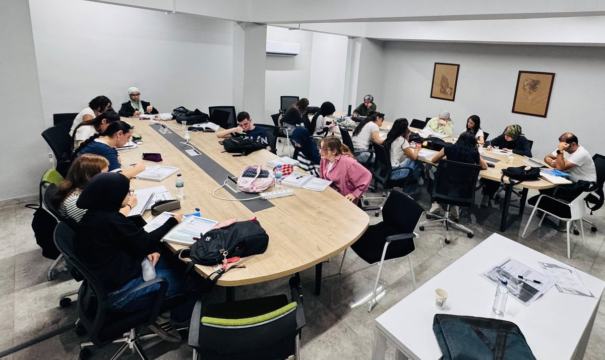 MbbGenclik's tweet photo. YDT( Yabancı Dil Testi) Kursu öğrencilerimiz ile dersimizi gerçekleştirdik. 😊👩‍🎓👨‍🎓✍️

#ArtukluGençlikMerkezi https://t.co/GS96c6PAfA