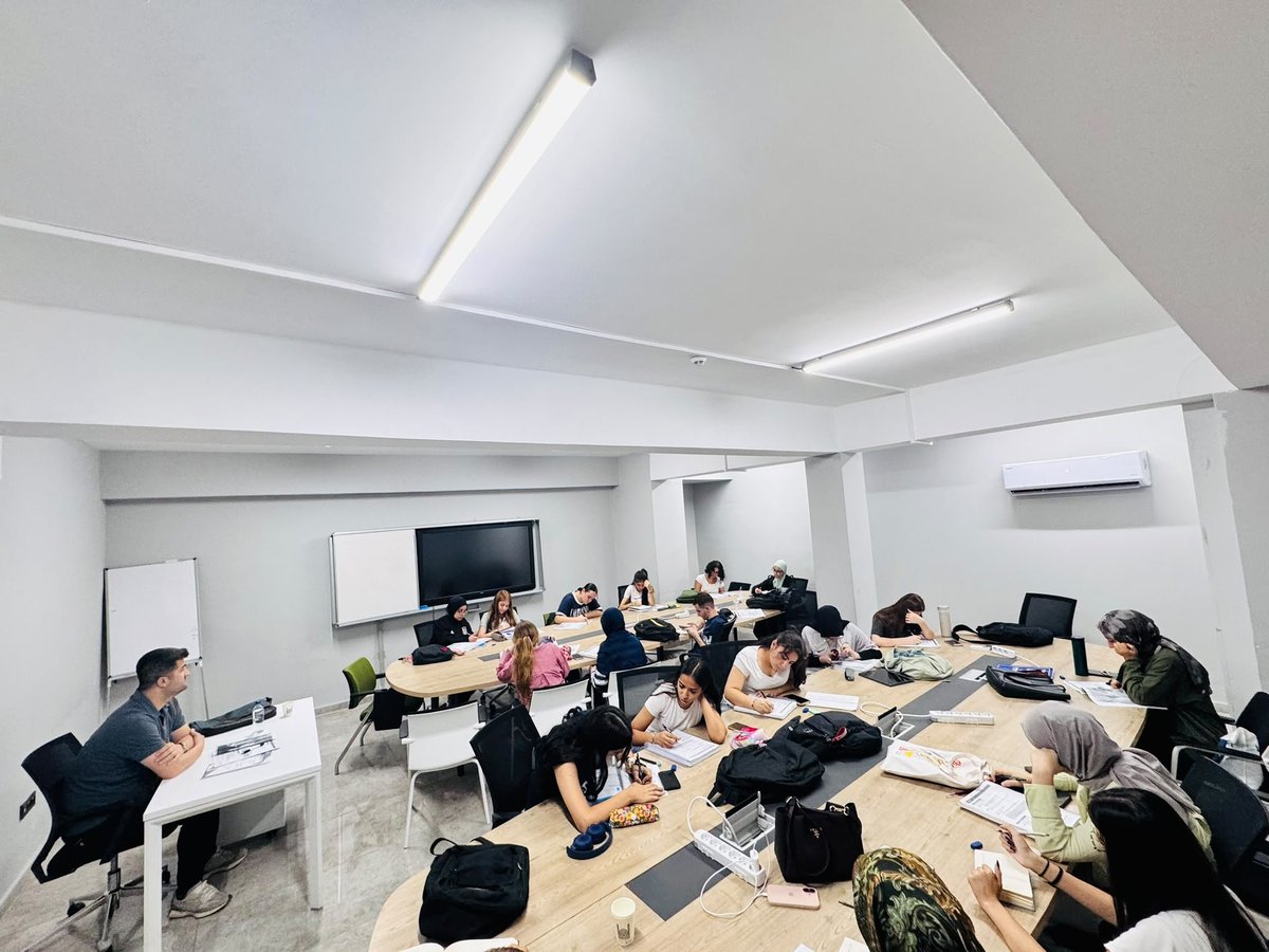 MbbGenclik's tweet photo. YDT( Yabancı Dil Testi) Kursu öğrencilerimiz ile dersimizi gerçekleştirdik. 😊👩‍🎓👨‍🎓✍️

#ArtukluGençlikMerkezi https://t.co/GS96c6PAfA