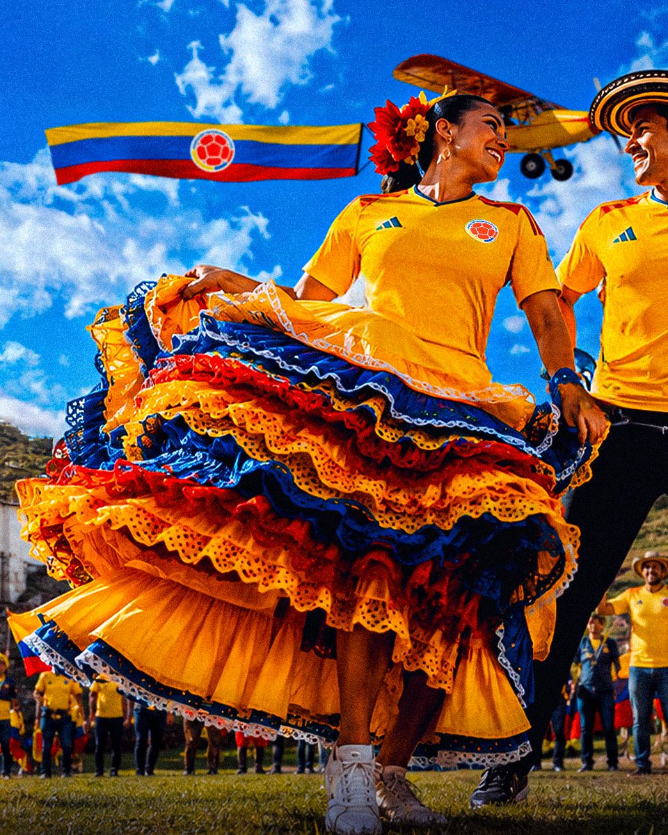 FCFSeleccionCol's tweet photo. 📸 ¡𝘏𝘰𝘺, 7 𝘥𝘦 𝘢𝘨𝘰𝘴𝘵𝘰, 𝘴𝘦𝘨𝘶𝘪𝘮𝘰𝘴 𝘤𝘦𝘭𝘦𝘣𝘳𝘢𝘯𝘥𝘰 𝘯𝘶𝘦𝘴𝘵𝘳𝘰 𝘖𝘙𝘎𝘜𝘓𝘓𝘖 𝘊𝘖𝘓𝘖𝘔𝘉𝘐𝘈𝘕𝘖! 💛💛💙❤️

🇨🇴🇨🇴🇨🇴🇨🇴🇨🇴🇨🇴

#ConOrgulloColombiano🇨🇴 https://t.co/ff5uBEpyXC