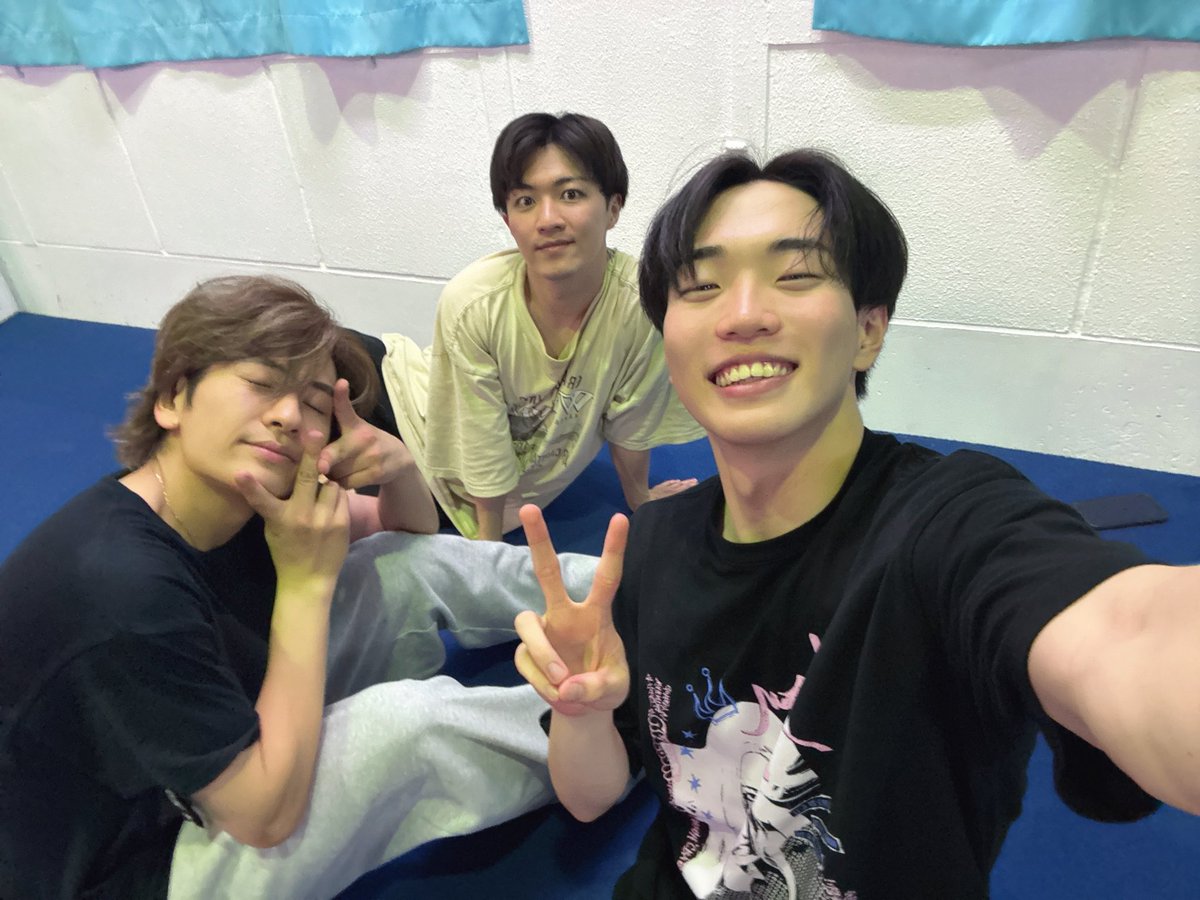 HRaima_official's tweet photo. ぼくプリPARTY稽古の日々！
この現場に来るとダンスと身体能力のレベルが高すぎてヒリヒリワクワクします🌟

皆様との時間をより一層楽しい時間にするべく
僕も全力で頑張ります！

#ぼくプリ https://t.co/ZvNBds8VuF