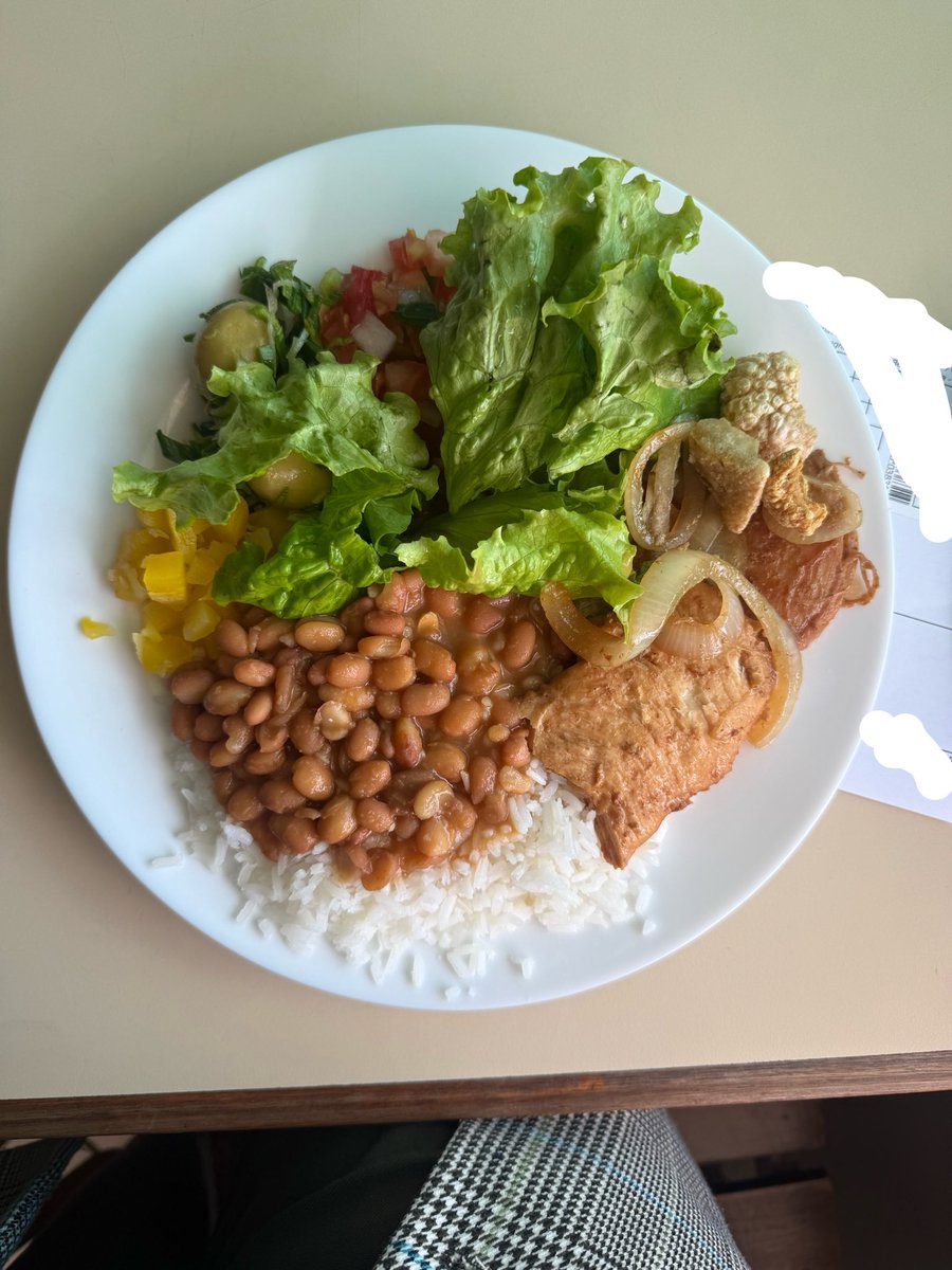 sofiatuitaa's tweet photo. Completamente viciada em comida saudável. Inclusive, passo mal quando como mal 🤷🏼‍♀️ https://t.co/1kWtBx6KNq