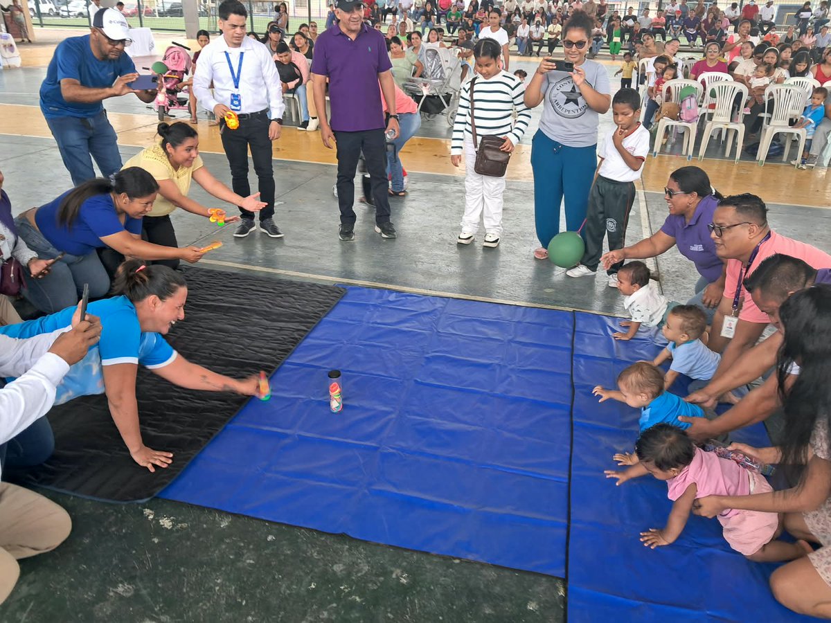 DPS_LosRios's tweet photo. #Babahoyo | Con una feria informativa, @Salud_Ec cierra la Semana Mundial de la #LactanciaMaterna y promueve un inicio de vida saludable para la niñez en #LosRíos, el acto incluye presentaciones artísticas, concursos y espacios de promoción de hábitos saludables. https://t.co/5Sh9jttB6x