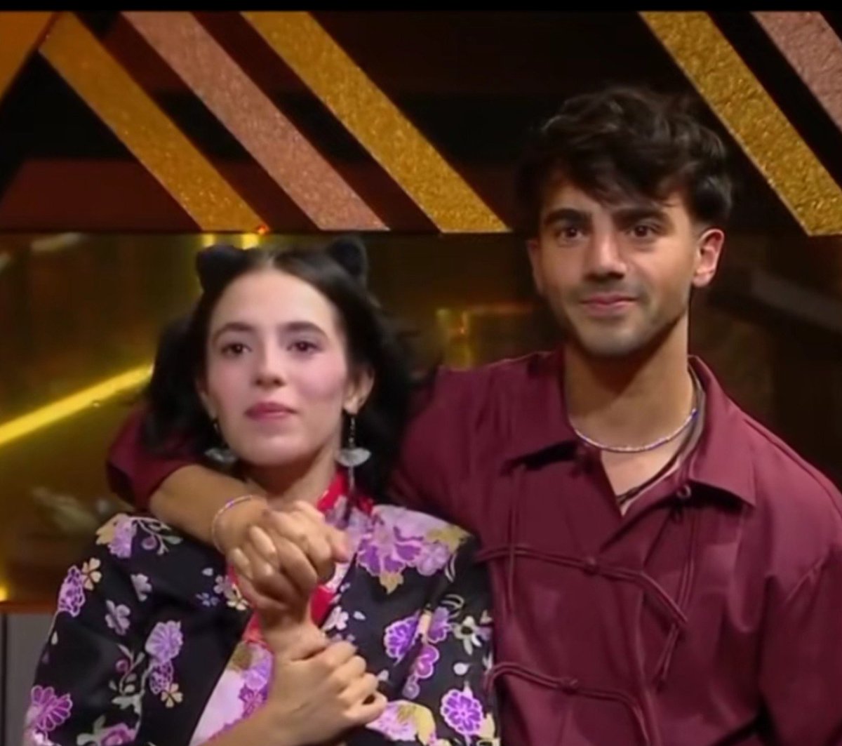 Franavi10's tweet photo. Ya entendí porqué Fede tiene tantos shipeos. Se lleva bien con todas las chavas.

Ahora las mujeres le dicen 'coqueto' y en temporadas pasadas una mujer que era amable y abrazaba a sus compañeros de put* no la bajaban.

Misóginas🤢

#LaCasaDeLosFamososMéxico #LaCasaDeLosFamososMx https://t.co/tyq0Kl0w3i