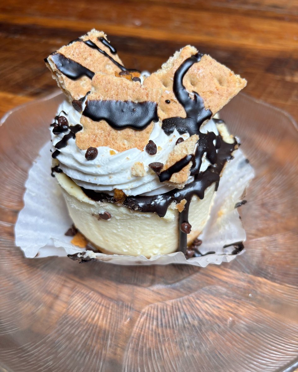 PinPizza's tweet photo. Calling all dessert lovers! 📞🍰

Our new S’mores Cheesecake has arrived, and it's everything you could want in a summer treat. Sweet, creamy, chocolatey, and only available for just this week!

Stop by and try it before it's gone!

#SmoresCheesecake #Pinocchios #PizzaRestaurant https://t.co/lkVE8EoqeH