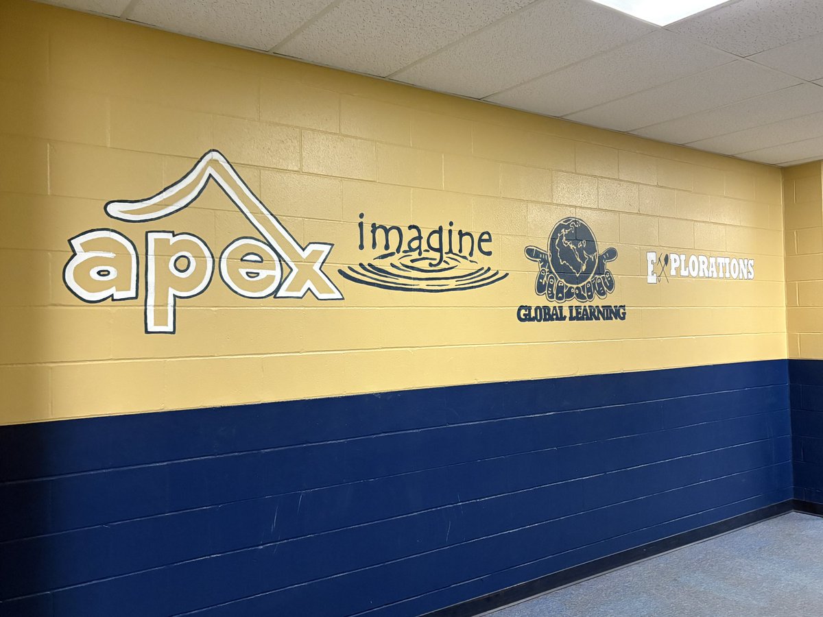 ChrisGearlds's tweet photo. Great day to be a Hawk at Decatur Middle School. #DecaturProud https://t.co/6xb1QTYQ5V