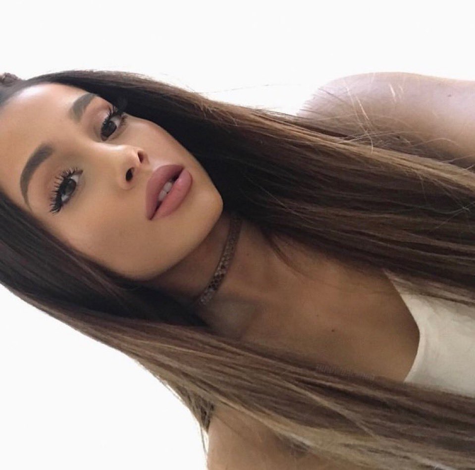 sidestoside's tweet photo. when ariana grande ruled instagram in 2017 https://t.co/9QaX9qGYfO
