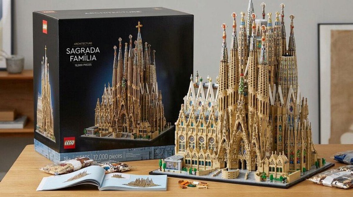 gomezdetejada's tweet photo. LEGO presenta el set de la Sagrada Familia para celebrar el centenario de la muerte de Gaudí. 

Sagrada Familia de Lego Architecture. 
12060 piezas / 799.99 € / Noviembre 2026 https://t.co/6oRQWM7gRQ